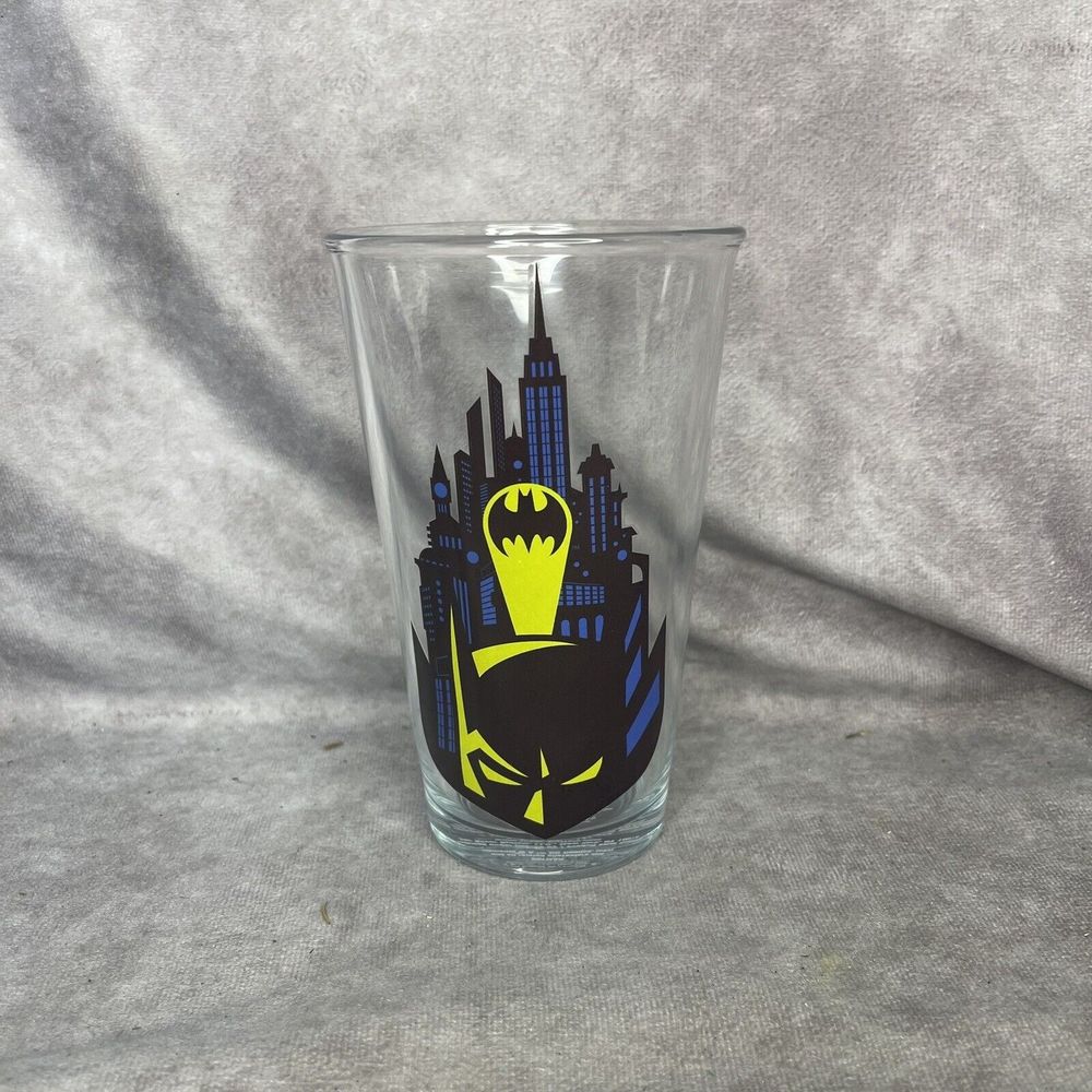 BATMAN 16 oz GLASS TUMBLER MARVEL DC COMICS LOOK!!!